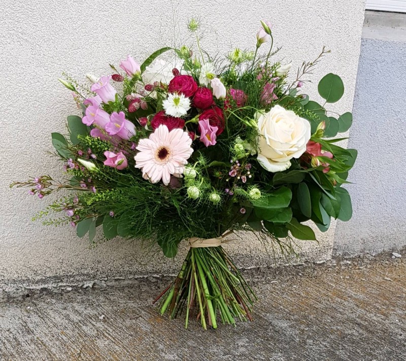 Choisir un bouquet pour souhaiter le plus bel anniversaire à Saint Ismier et ses environs....