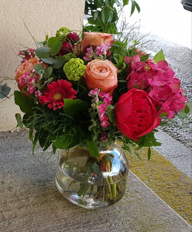 Commander un bouquet pour la fête des mères à SAINT-ISMIER avec des roses et des pivoines rose pâle
